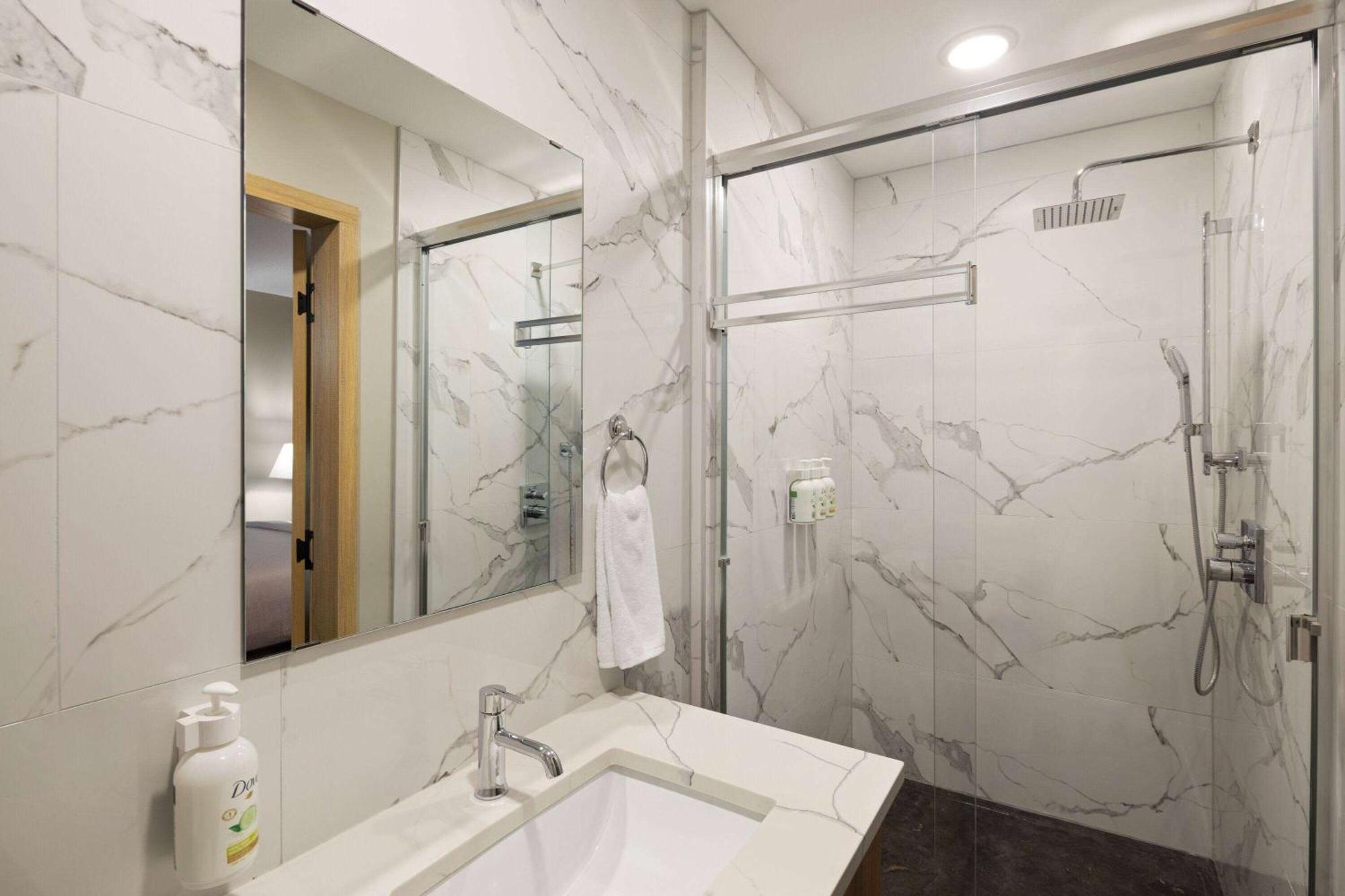 Baymont By Wyndham West *